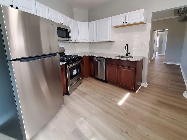 2064 W Hutchinson St #3 — Photo 16