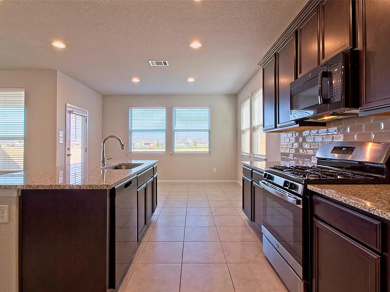 6501 Wolf Pack Dr — Photo 8