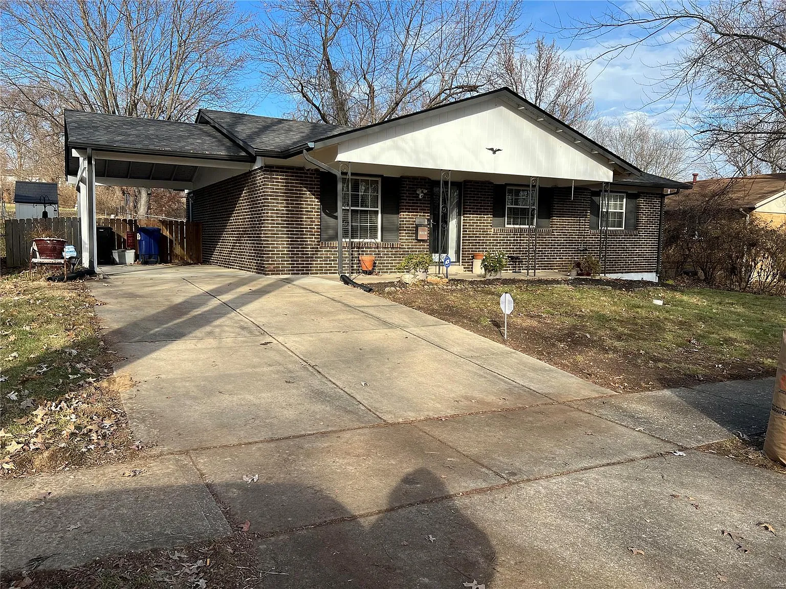 2341 Kingsford Dr photo 1