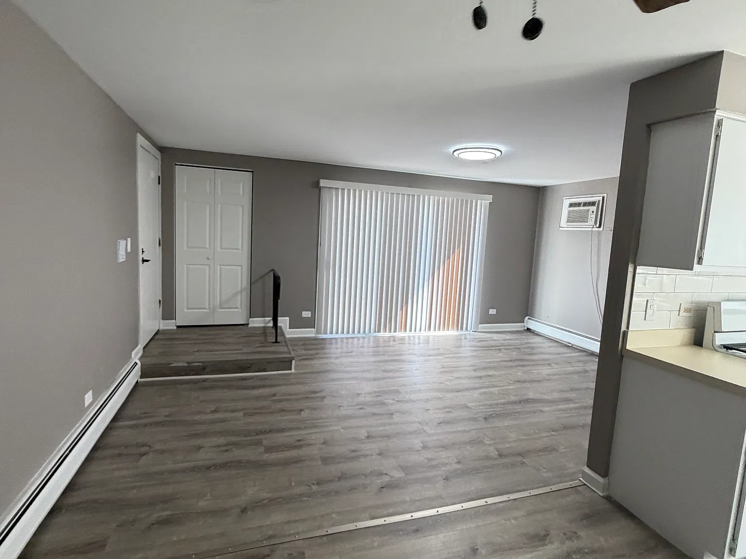 2 bed, 900 sqft, $1,900 — Photo 2