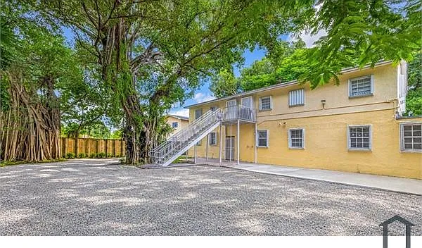4 bed, 1200 sqft, $3,700 — Photo 1