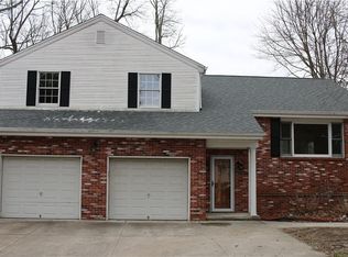 1 Lladnar Dr, Lincoln, RI 02865