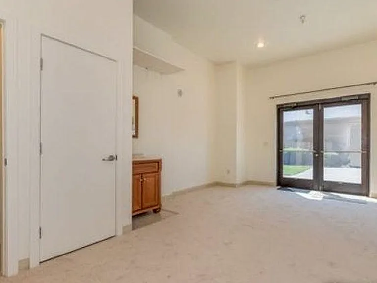 4645 Broadway St #B3 — Photo 14