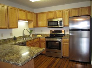 1321 Lake Dr W APT 324, Chanhassen, MN 55317