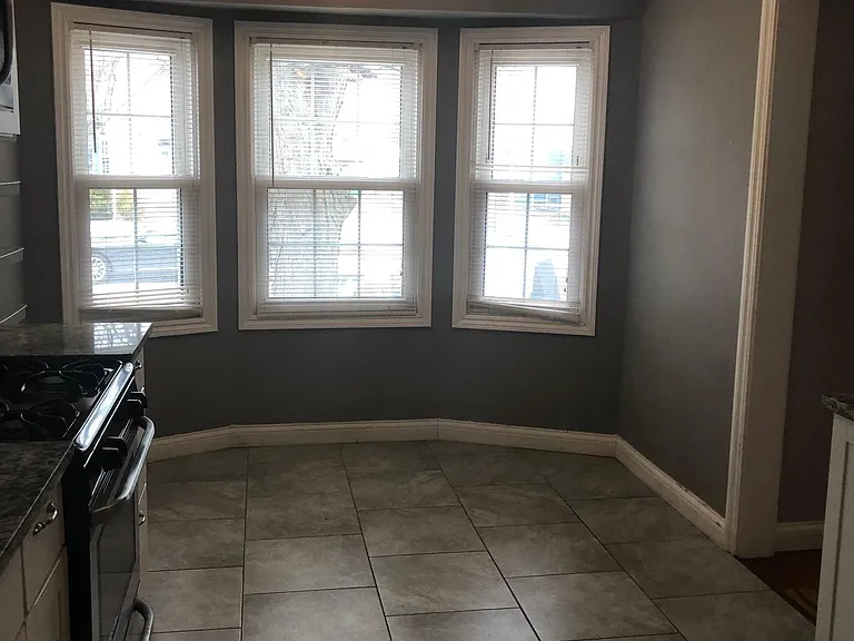 2427 Cambridge Rd — Photo 6