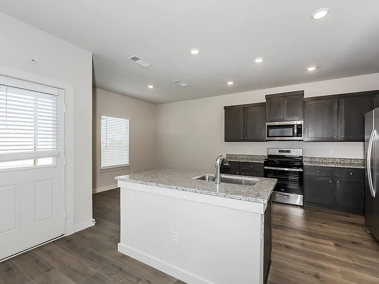 302 Patton Ln — Photo 8
