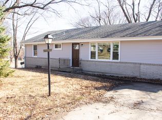 8407 Lavern Rd, Pleasant Valley, MO 64068