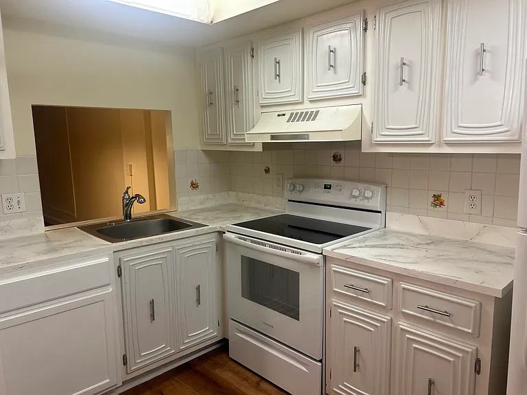 109 Royal Park Dr #2C — Photo 3