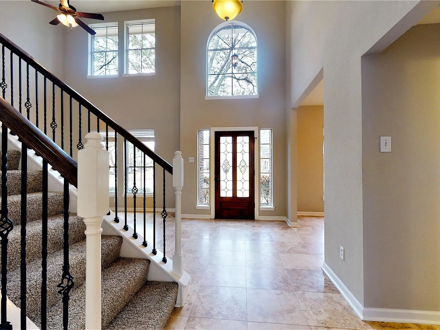 4 bed, 2.5 bath, 3000 sqft, $3,350 — Photo 2