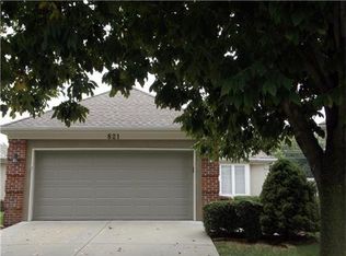 821 Chessington Ct, Liberty, MO 64068