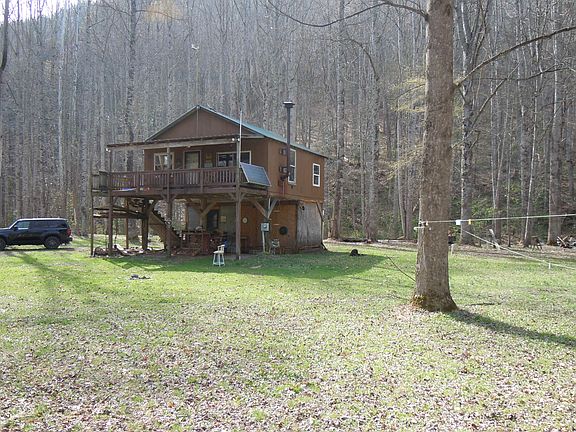 4th image of 492 Riverbank Dr