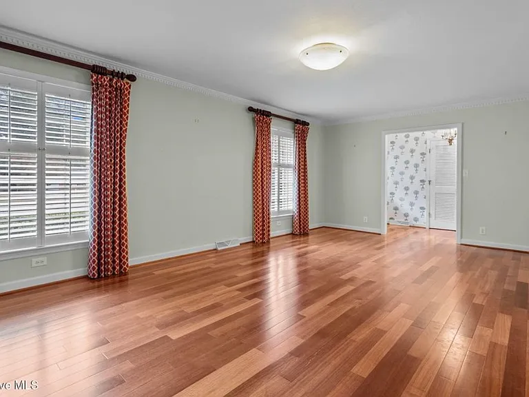 503 Scotland Ave — Photo 4