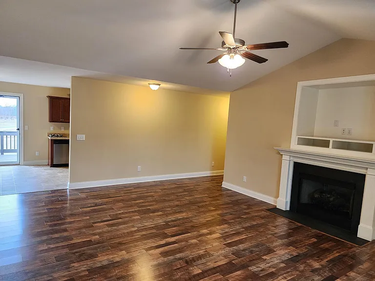 21 Hunters Point Ct — Photo 2