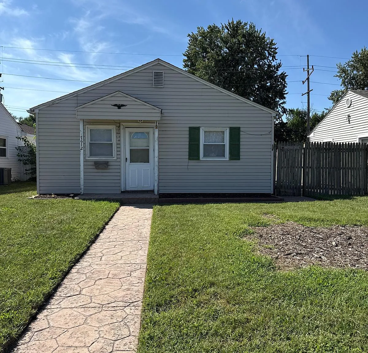 3 bed, 850 sqft, $1,500 — Photo 1