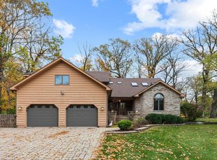 84 Crestview Dr, Oswego, IL 60543