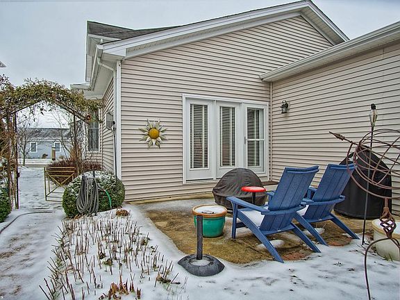 2nd image of 921 Village Way N