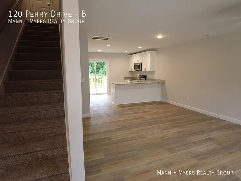 120 Perry Dr #B — Photo 5