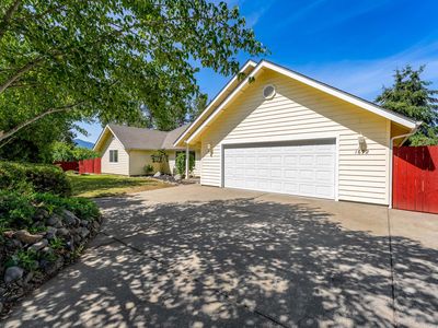 1692 Leonard Rd, Grants Pass, OR, 97527