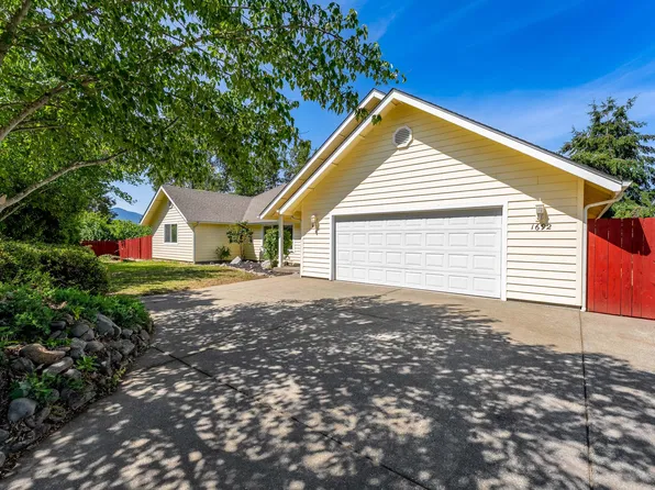 1692 Leonard Rd, Grants Pass, OR 97527