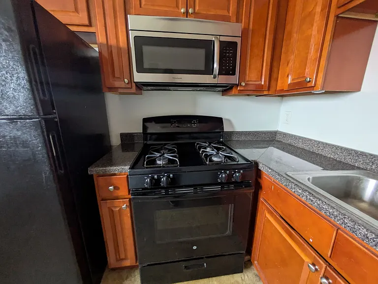 217 Fairfield St #O2R — Photo 1