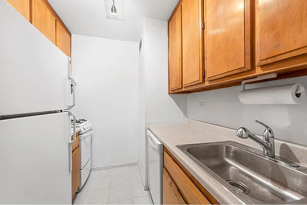 Rented by Douglas Elliman | media 8
