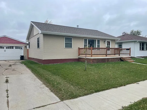 920 8th Ave NE, Devils Lake, ND 58301