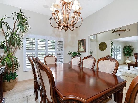 4th image of 10121 Stanton Ct