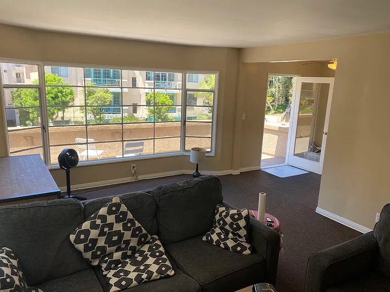 404 Landfair Avenue, Westwood, CA 90024, UNIT #1 - Living & Dining Room