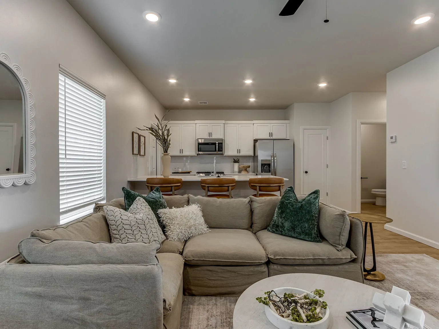 3 bed, 2.5 bath, 1677 sqft, $1,995 — Photo 4