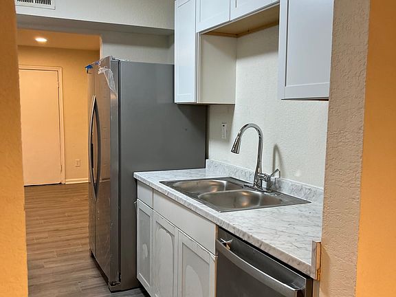 3rd image of 610 Harbour North Dr
