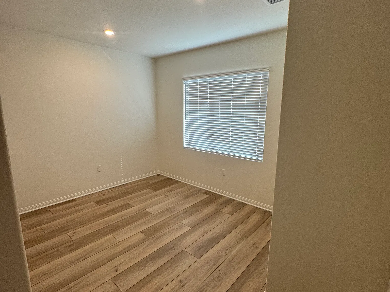4 bed, 1900 sqft, $1,000 — Photo 3