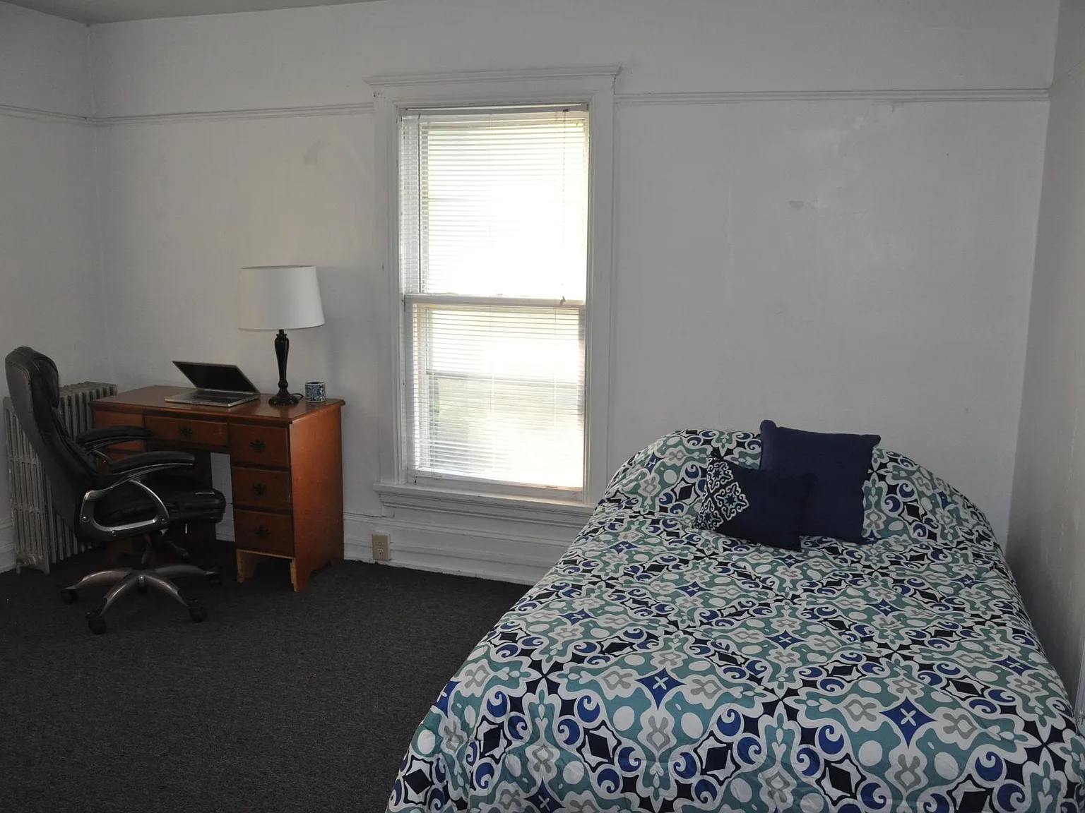 3 bed, 900 sqft, $1,800 — Photo 2