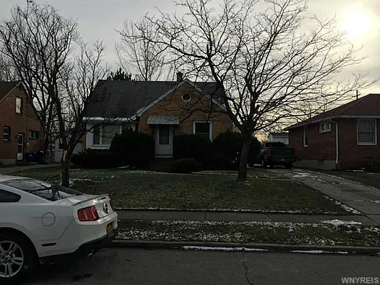 31 Addison Ave — Photo 9