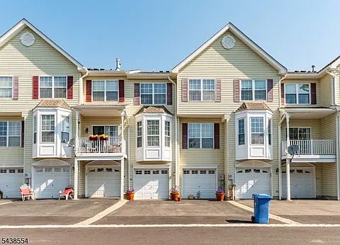 2nd image of 18 Kentworth Ct #18