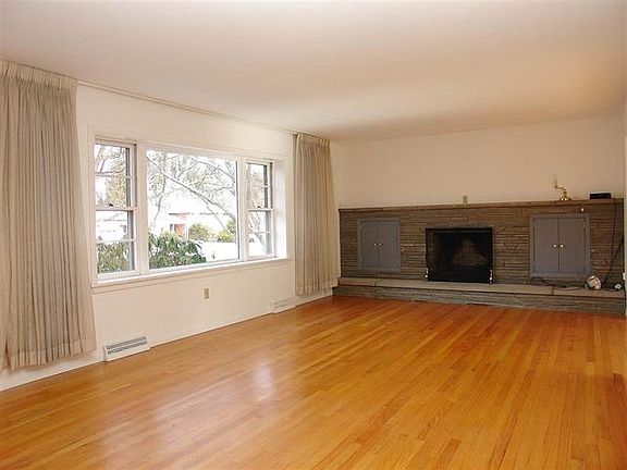 4th image of 2272 Berkley Ave