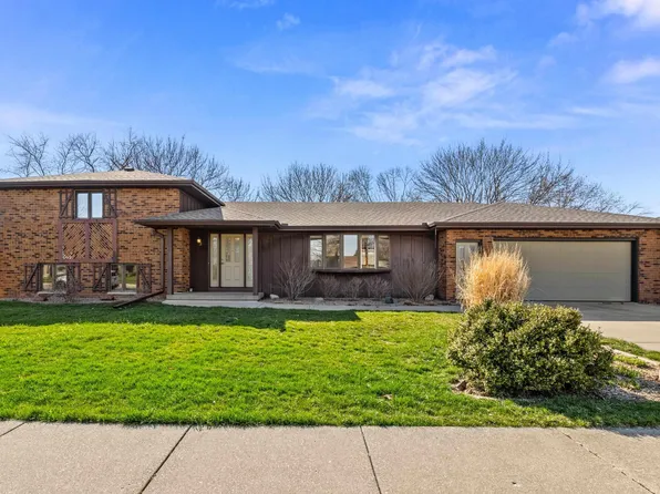 449 S Nebraska Ave, Morton, IL 61550