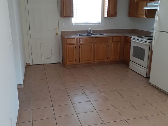 4th image of 454 S Washington St APT 3