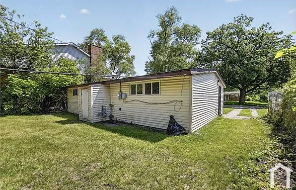3 bed, $1,560 — Photo 4