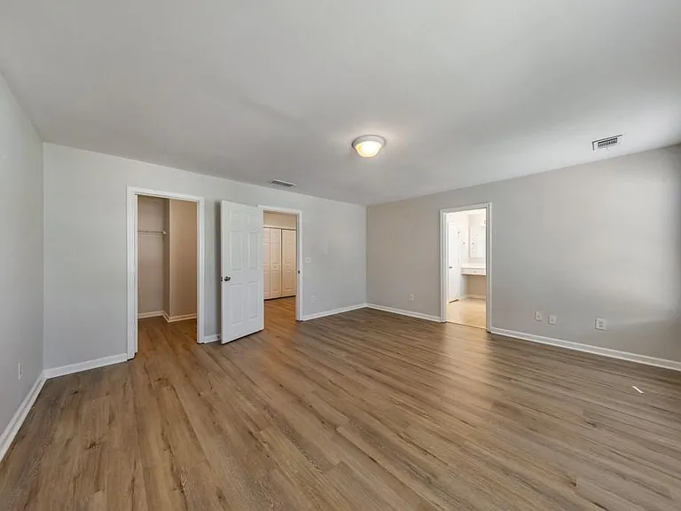 2830 Mayfair Dr — Photo 5