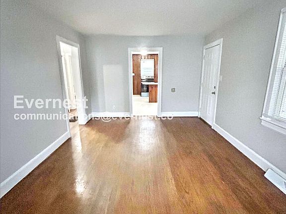4th image of 1715 Longview Dr