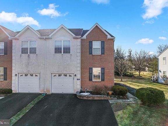 2nd image of 260 Hampshire Dr