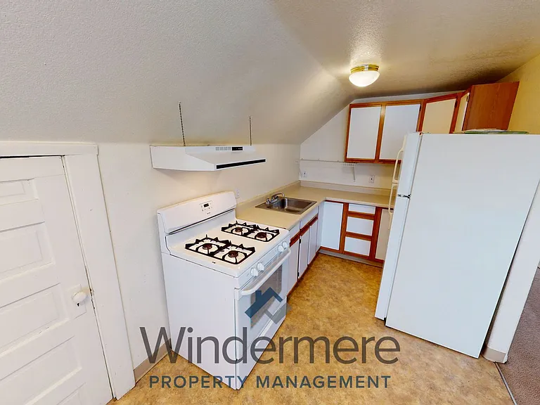 210 & 212 W Whitman Dr — Photo 9