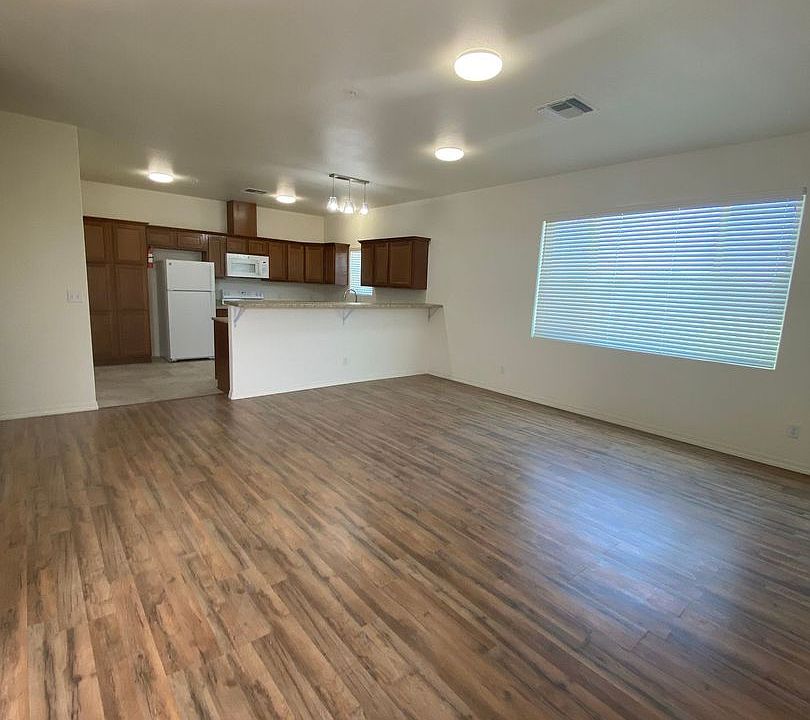 2nd image of 2540 W 5th St