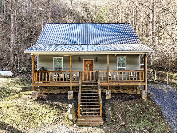 2nd image of 4876 Pearl Valley Rd