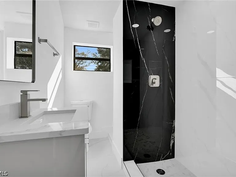 356 New York Dr — Photo 27