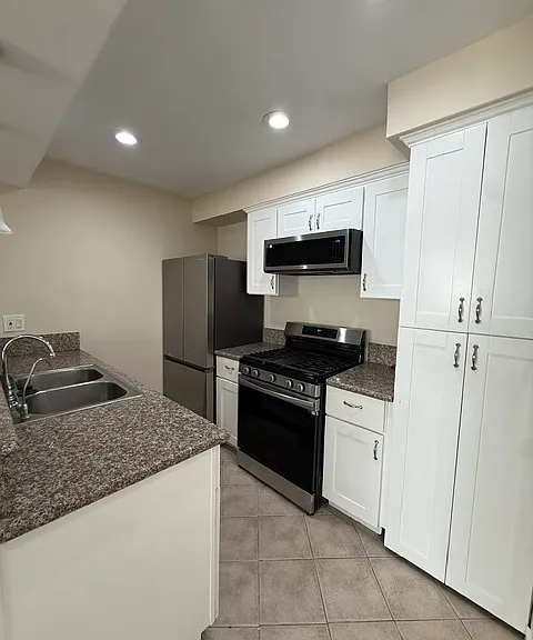 1530 E Broadway #107 — Photo 6