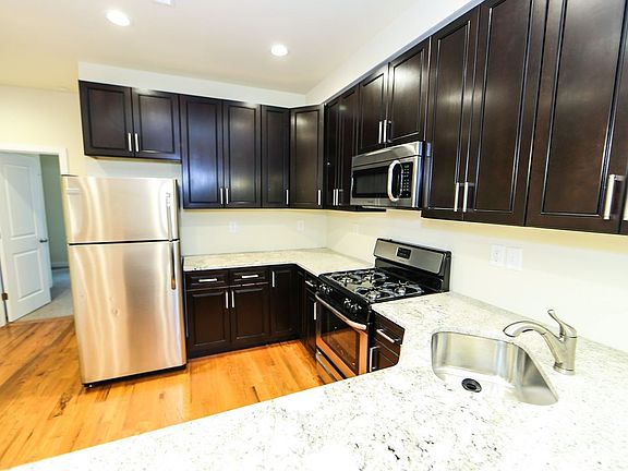 3rd image of 1406 Willington St