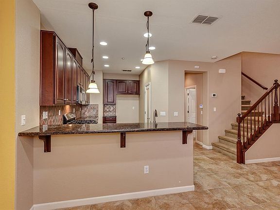 4th image of 1107 Hudson Cir #102