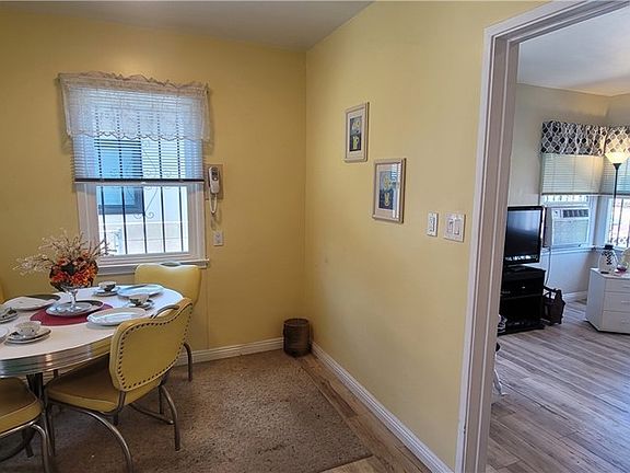 4th image of 1620 252nd St