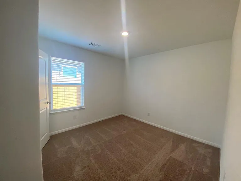 309 Riverdale Dr — Photo 5